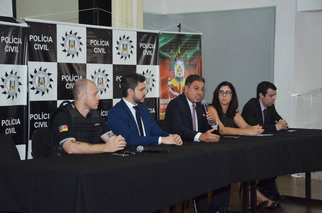 Marcelo Dornelles, Josiene Paim, Diego de Vilas durante a entrevista coletiva no Palácio da Polícia 