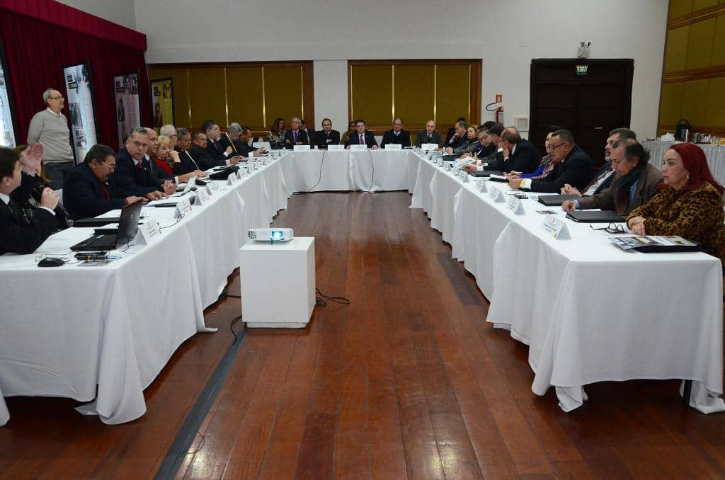 Conselho Nacional de Corregedores-Gerais...