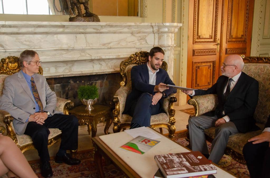 Comissão Eleitoral do MP fez a entrega nesta segunda-feira no Palácio Piratini