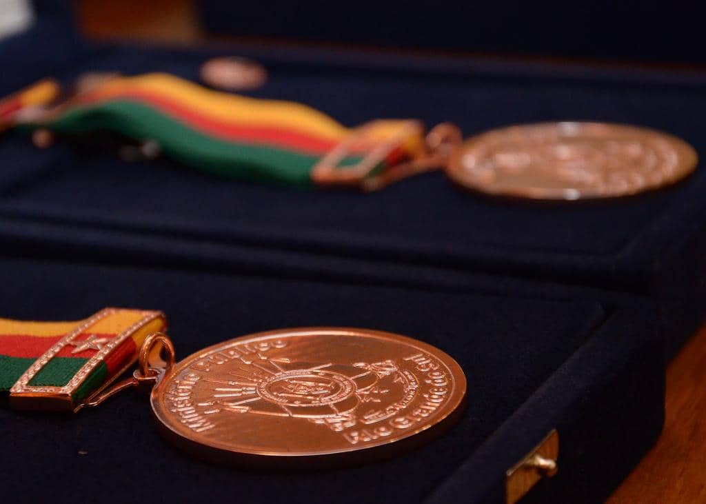 As medalhas entregues aos homenageados