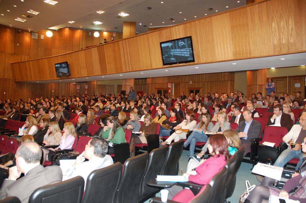 Membros e servidores lotam auditório do MP em Porto Alegre