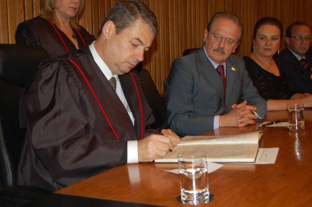 Eduardo de Lima Veiga assinou termo de posse