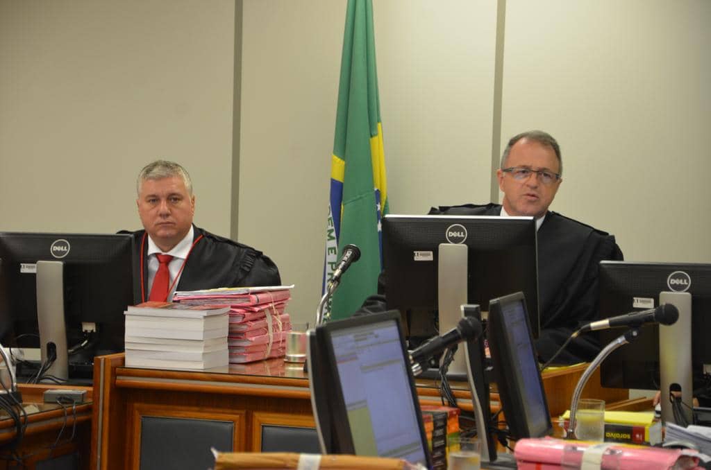 Procurador de Justiça Alexandre Lipp João (à esquerda) representou o MP no julgamento