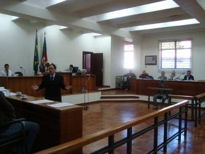 Promotor José Eduardo fala aos jurados