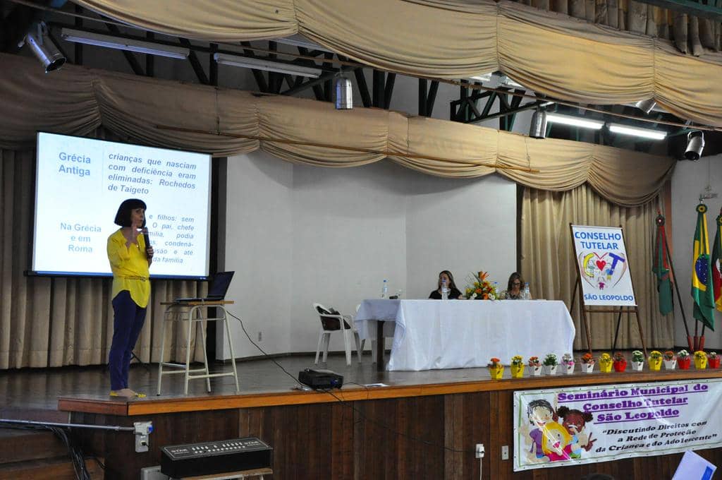 Maria Regina Fay de Azambuja falou sobre proteção à criança e ao adolescente