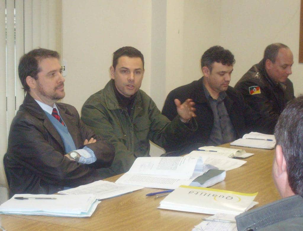 Paulo Cirne, 2º da esquerda para a direita, durante o encontro