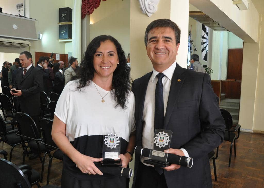Fabiane Rios e Júlio Almeida receberam Troféu Integração Polícia Civil – Comunidade 2016