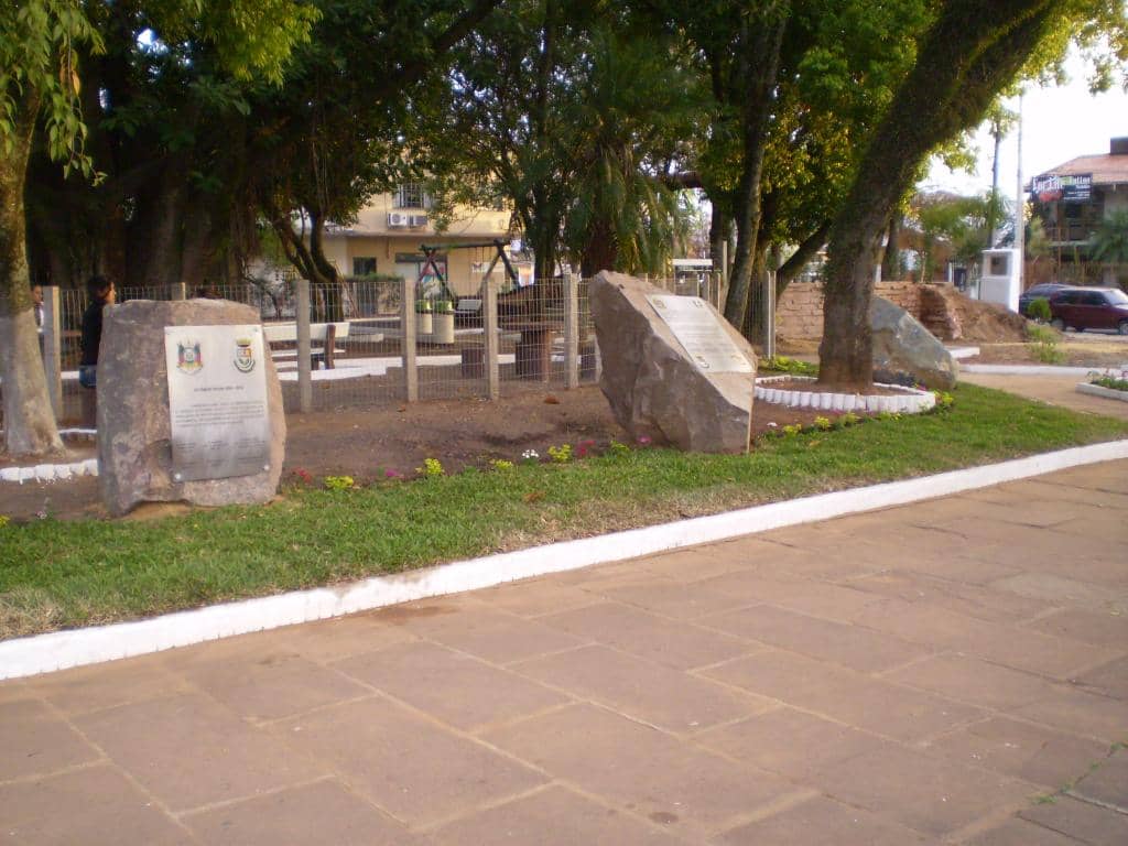 Praça Getúlio Vargas recebeu melhorias