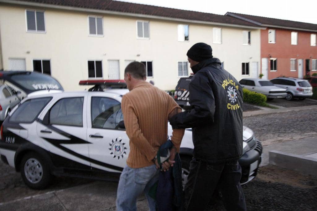 Um dos homens identificados como líder da quadrilha foi detido em um condomínio em Portão 