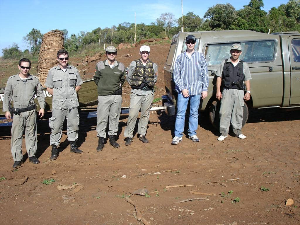 Gustavo Burgos e integrantes da BM durante a operação
