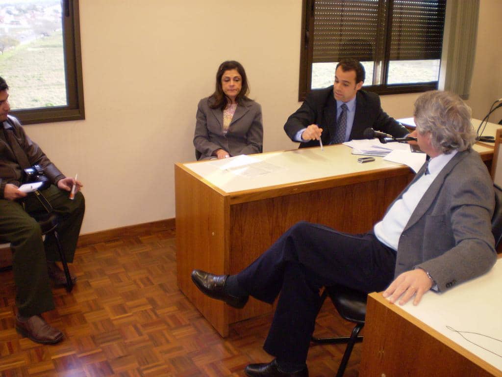 Reunião foi presidida pelo promotor Alexandre Salim (2º da direita para esquerda)