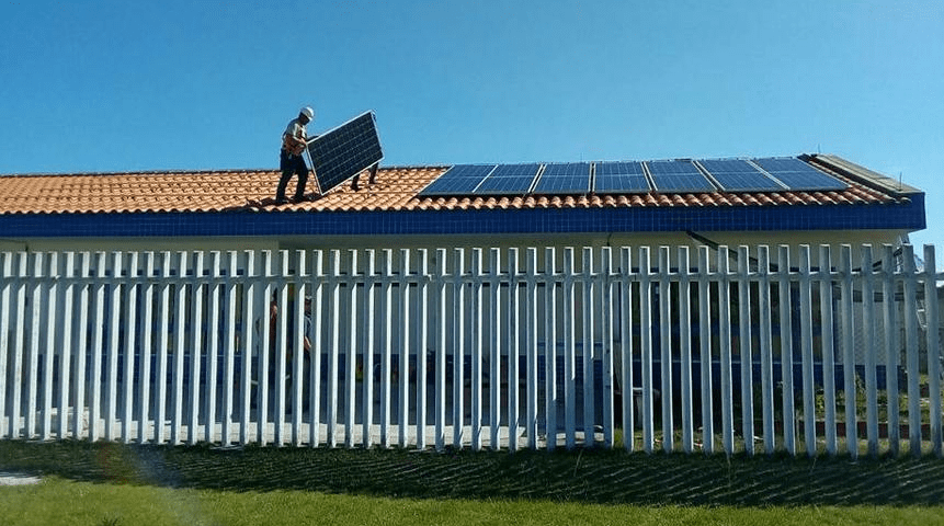 Sistema de captação de energia solar começou a funcionar em escola de Rio Grande