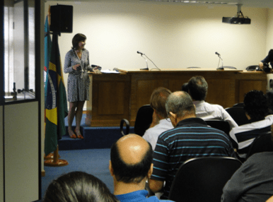 Luciara Robe da Silveira Pereira durante a reunião