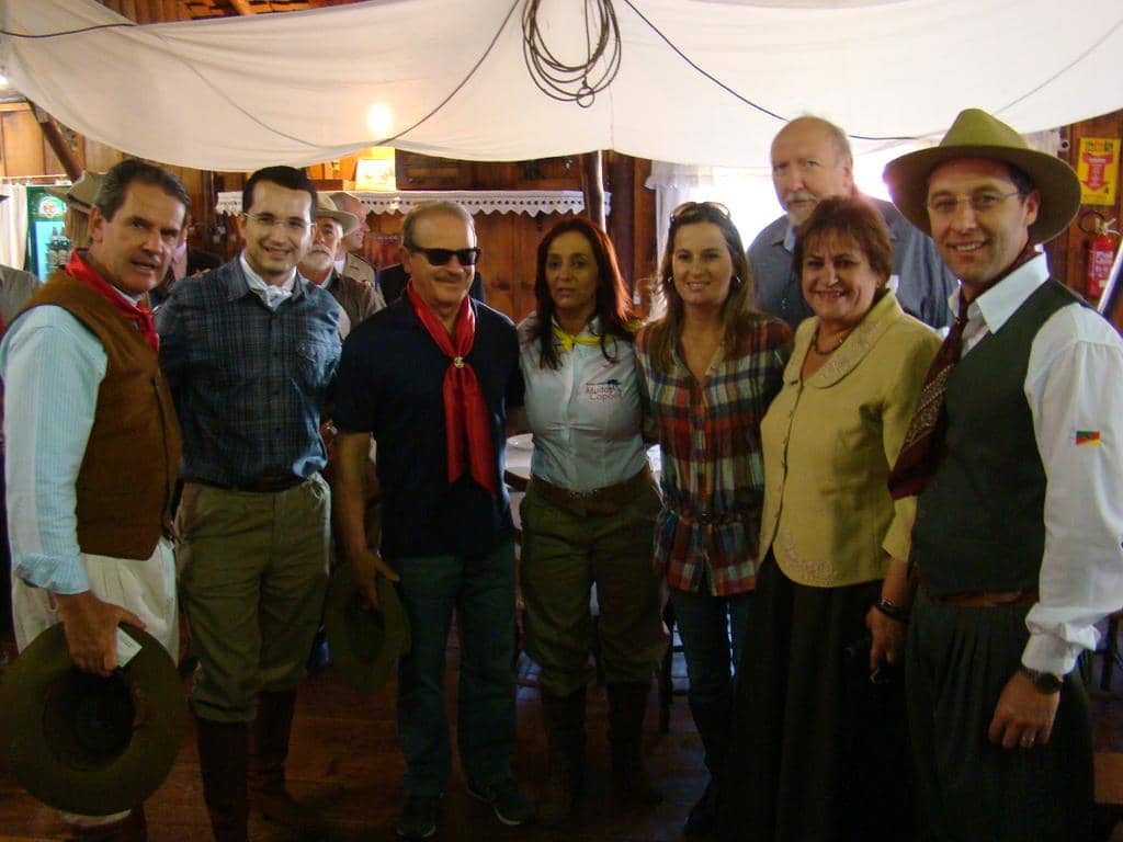 Promotor Luis Augusto (2º da E para D) com Tarso Genro e demais autoridades