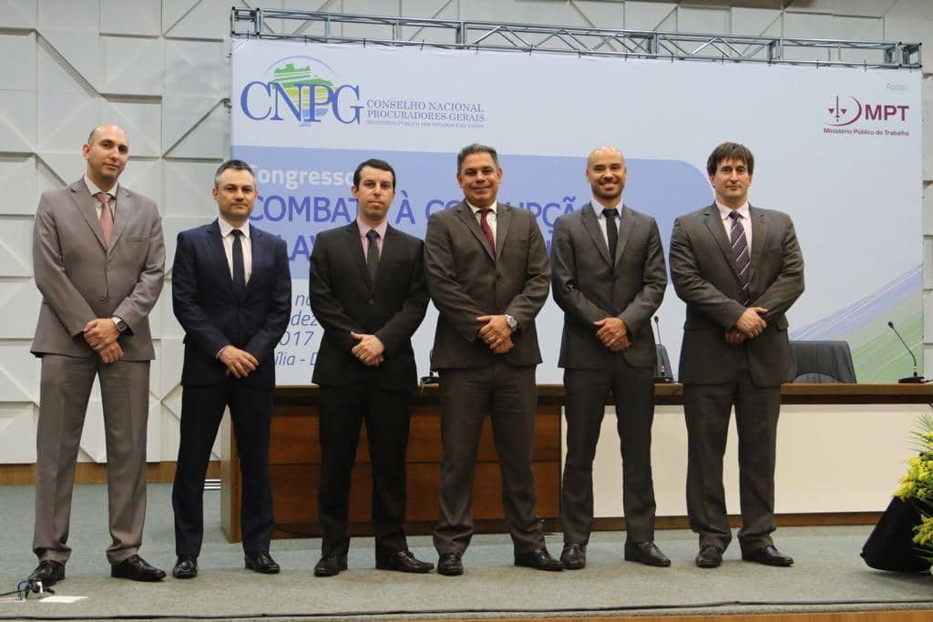 Subprocurador-geral com os promotores de Justiça que participaram do evento em Brasília...