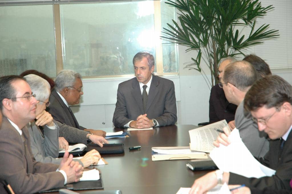 Procurador-Geral  com integrantes da Comissão Especial