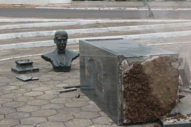 Busto foi arrancado da praça de Taquari