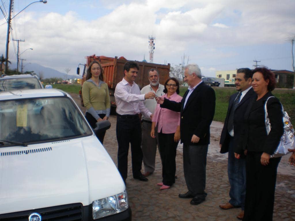 Chave do automóvel recebida pelo prefeito