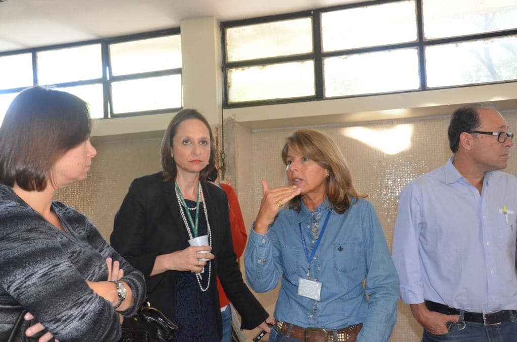 Promotora Liliane Dreyer Pastoriz (2ª da E p/ D) acompanhou a visitação...